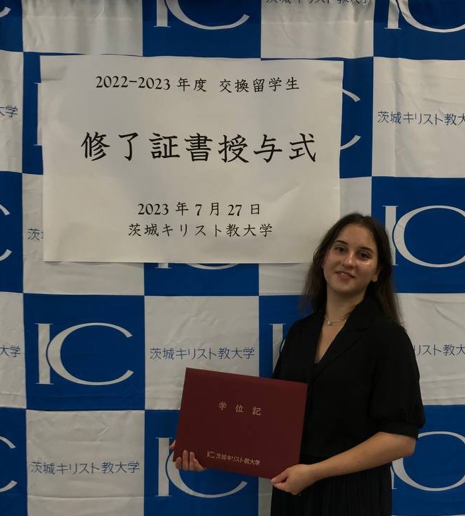 Учитель корейского языка Юлія